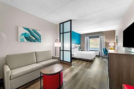 King Suite with Accessible Tub - Accessible/Non-Smoking