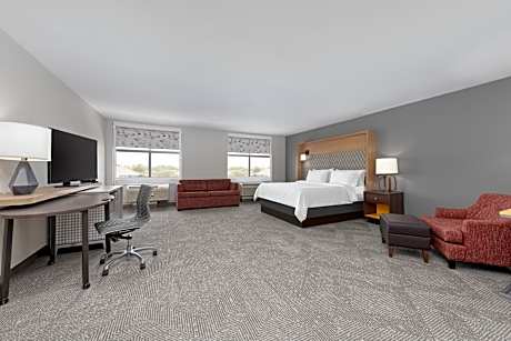 1 Bedroom Studio Hearing Accessible Tub Non-Smoking