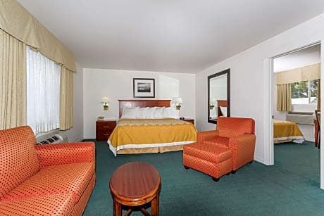 1 King Bed and 1 Queen Bed Suite Non-Smoking
