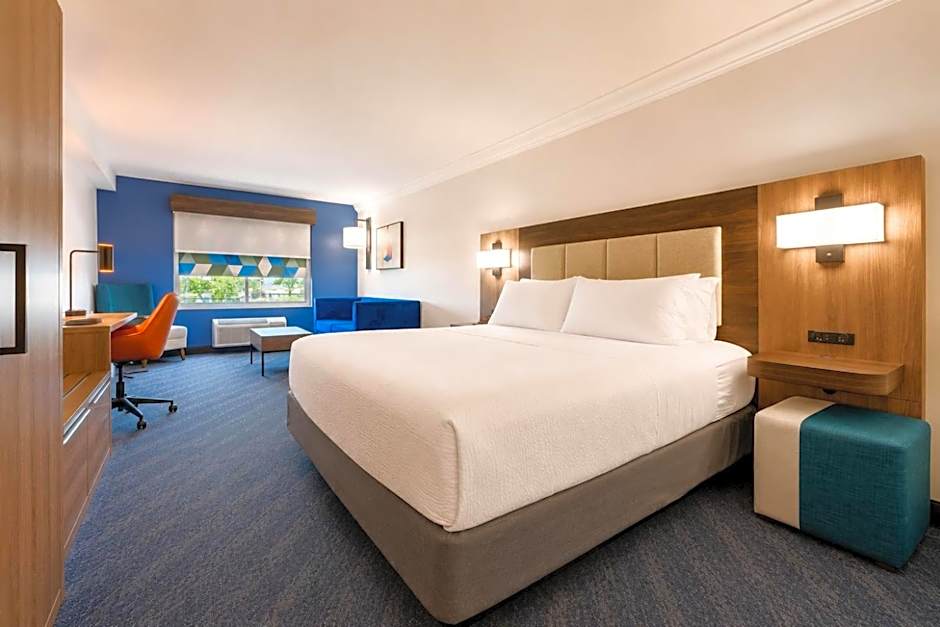 Holiday Inn Express & Suites Niagara Falls By IHG