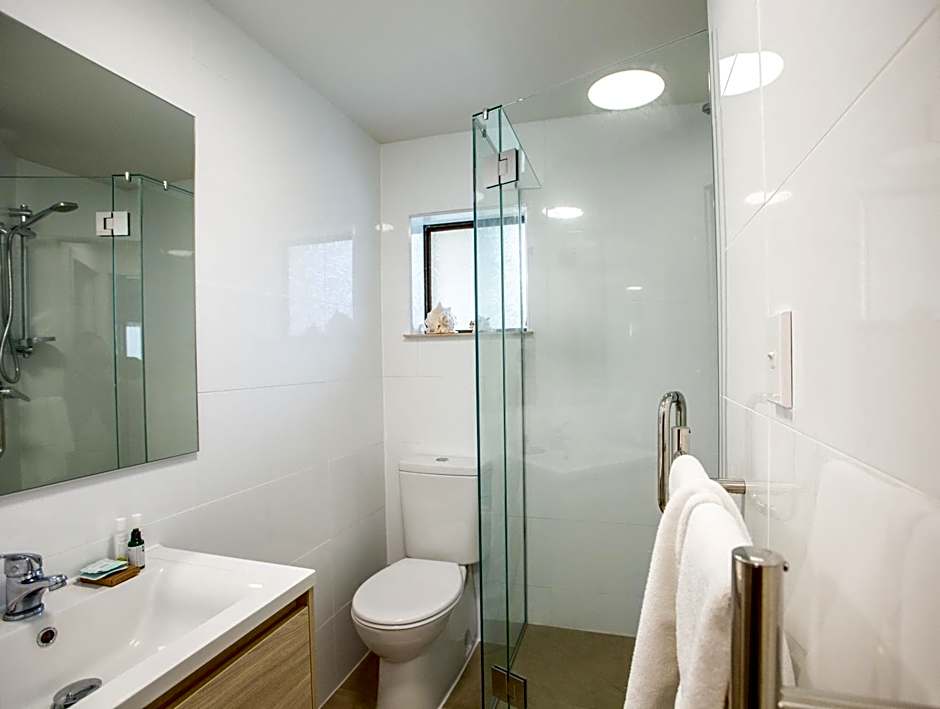Onetangi Beach Apartments