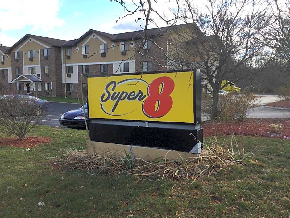 Super 8 by Wyndham Canton/Livonia Area