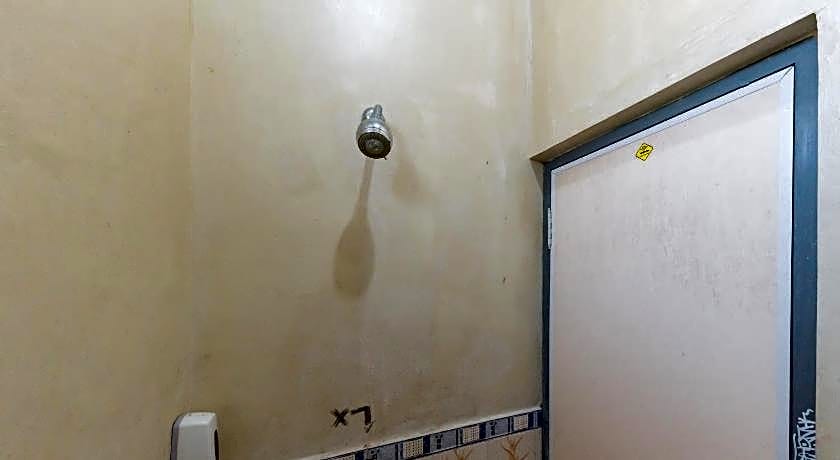 RedDoorz near Pantai Ujung Genteng