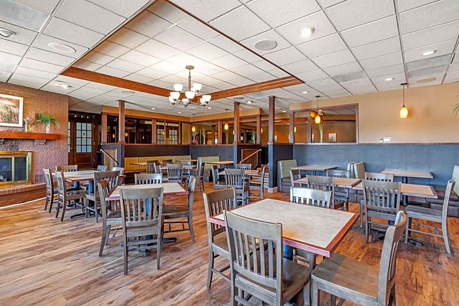 Best Western Plus Steeplegate Inn