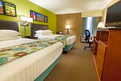 Deluxe Queen Room with Two Queen Beds - High Floor