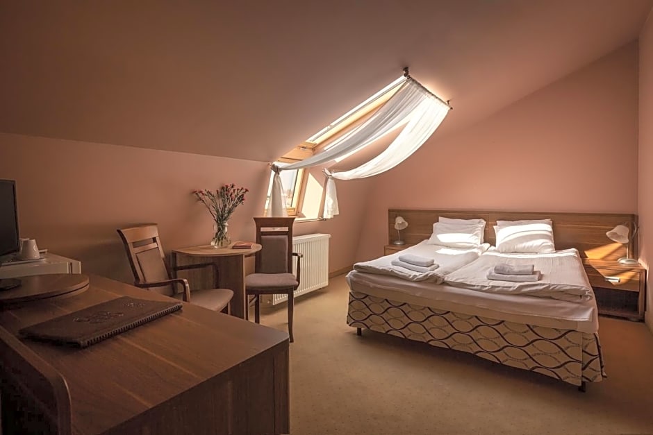 Paria Hotel