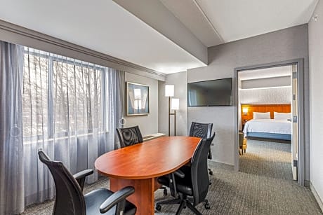 1 Bedroom 2 room Suite, King, Sofa bed