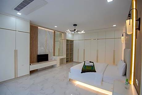 Deluxe One-Bedroom Apartment with City View