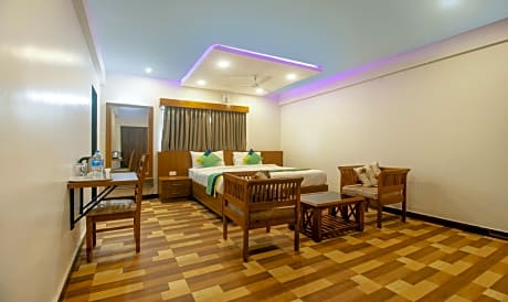 Treebo Elite Plaza, 700 Mtrs From Madikeri Fort
