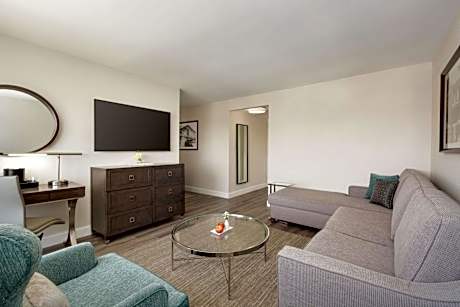 2 Double Beds Junior Suite Historic Cityview