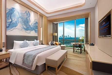 1 King Bed, Suite, Smoking