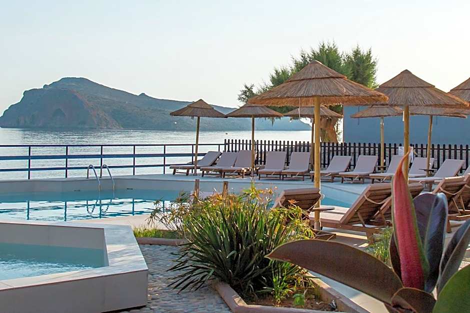 Hotel Haris on the beach