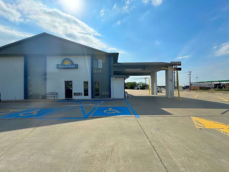 Days Inn by Wyndham Salina I-70