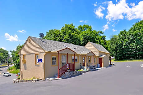 Golden Hill Inn-Danbury