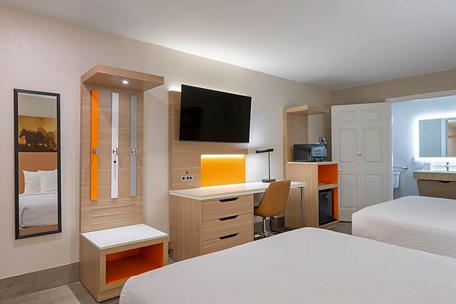 Days Inn by Wyndham Granbury