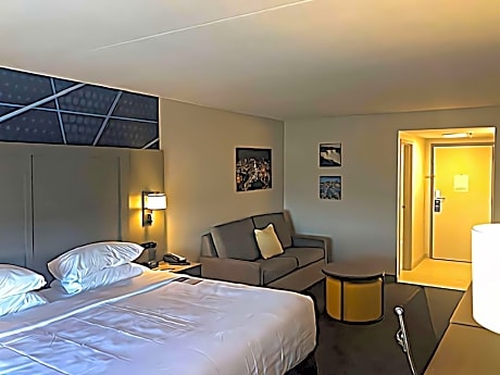 1 King Bed, Suite, Nonsmoking