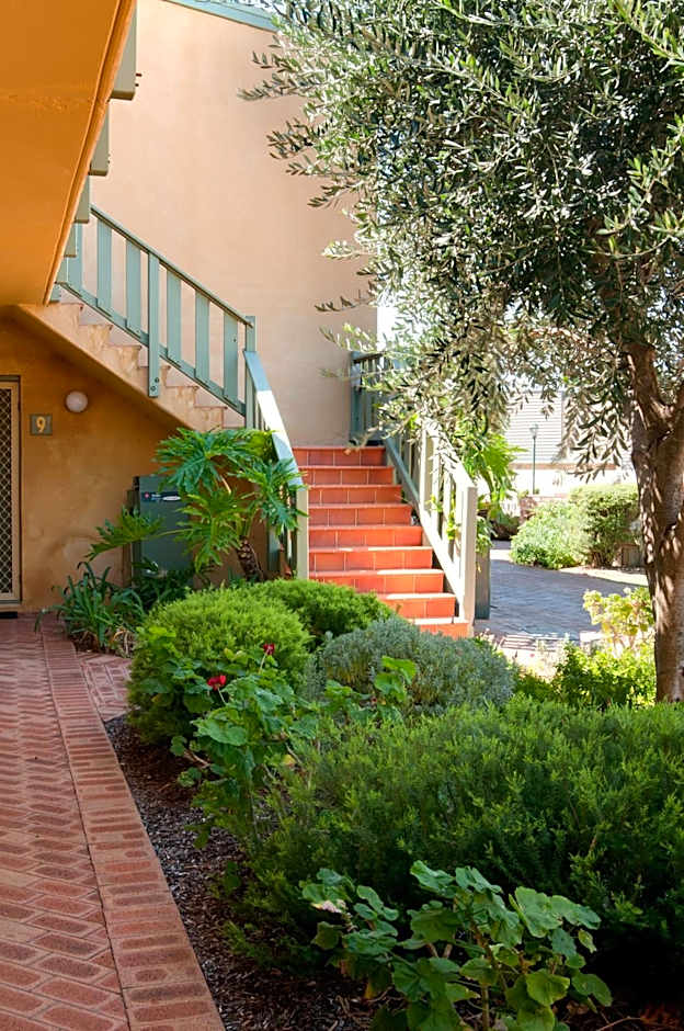 Canal Rocks Beachfront Apartments