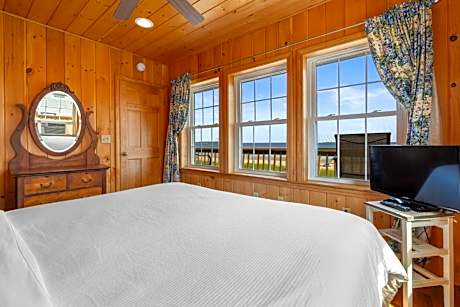 Four-Bedroom Deluxe Home - Oceanfront