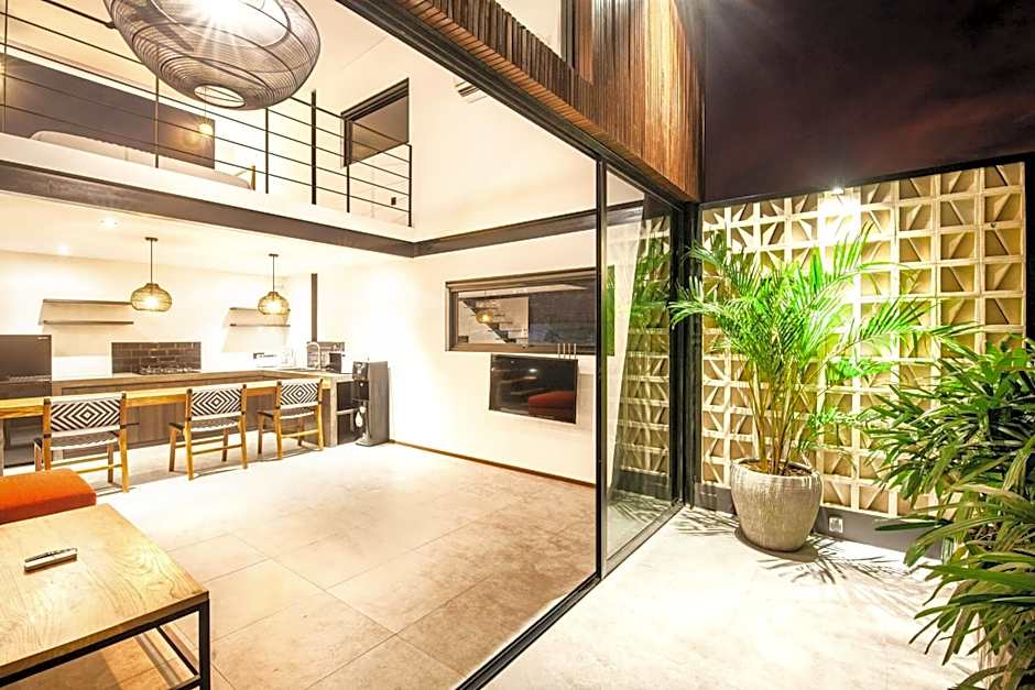 Modern Spacious Loft 200m from the beach Canggu