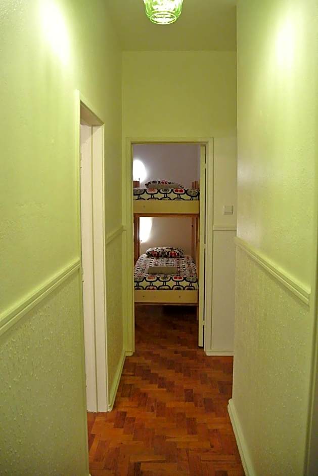 Nazaré Hostel - Rooms & Dorms