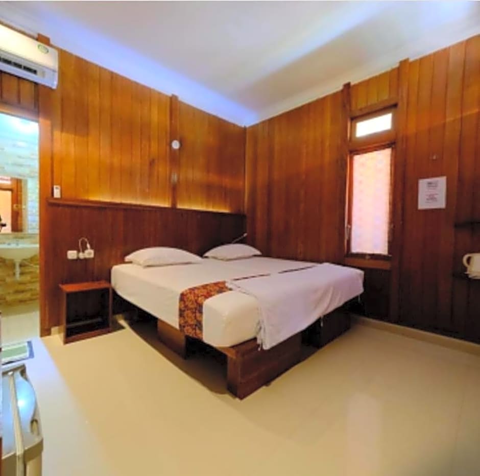 Rumah Mertua Pulau Merah