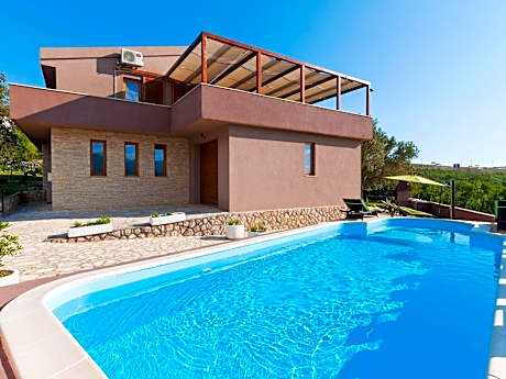 Villa in Rovanjska with Pool & Sea Views
