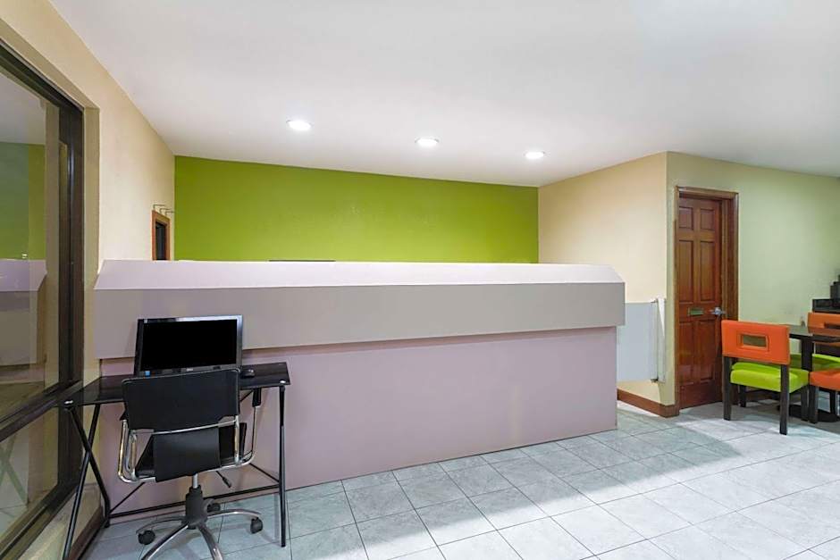 Super 8 by Wyndham Brunswick/St Simons Island Area