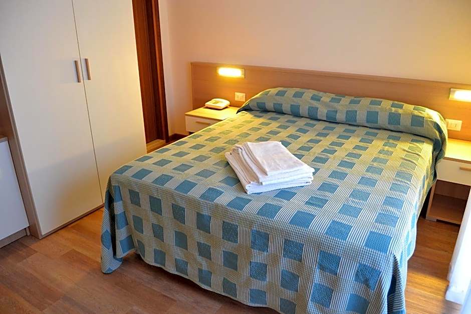Hotel Midi