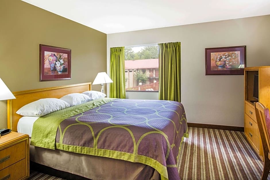 Super 8 by Wyndham Oxford