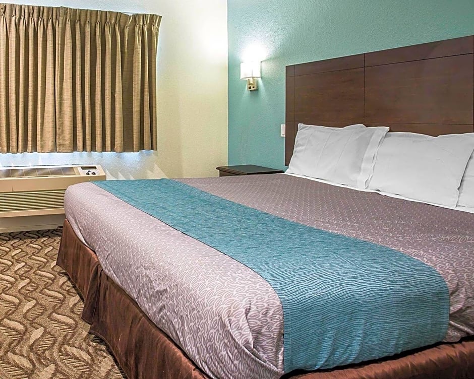 Rodeway Inn & Suites