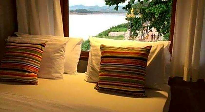Chic Chiangkhan Hotel