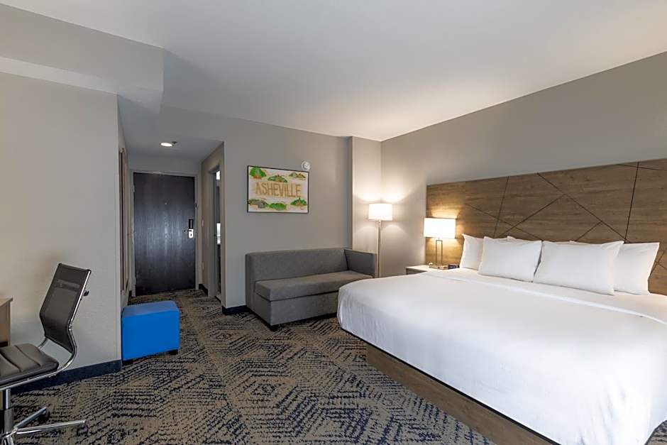 Rodeway Inn & Suites near Outlet Mall - Asheville