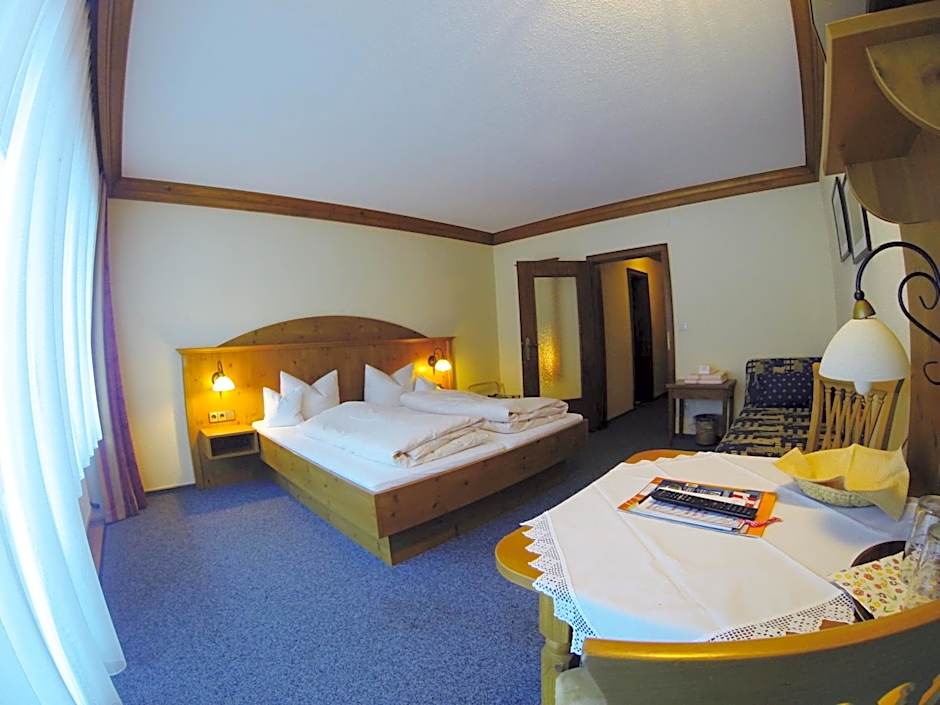 Aktivhotel & Gasthof Schmelz Ihr familienfreundliches Urlaubs Hotel mit Wellness, Almsauna, Chiemgau Karte