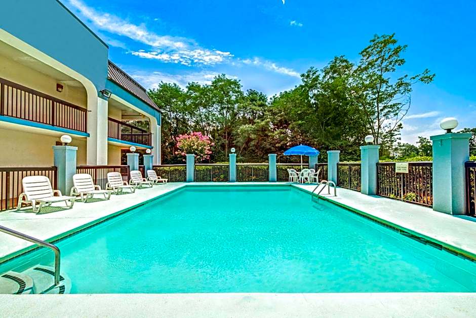 Baymont by Wyndham McDonough