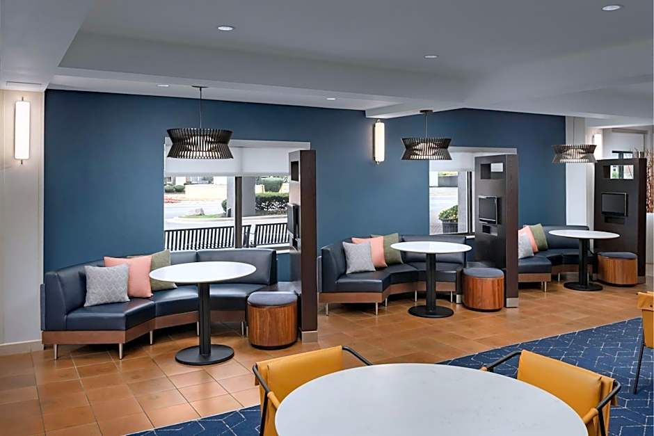 Courtyard by Marriott Chicago Midway Airport