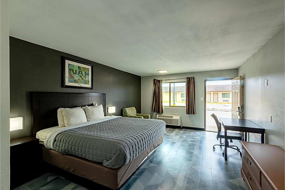 Freer Executive inn and Studios