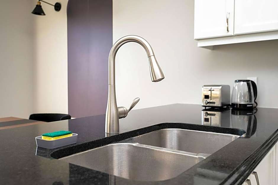 Spacious Family Getaway Near Nature & Dining