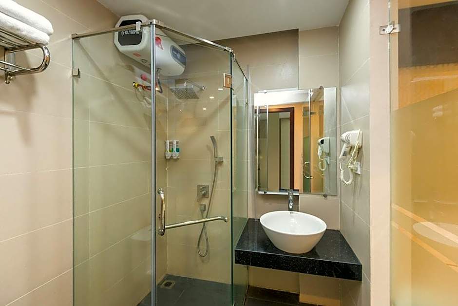 OYO 930 Thang Long Hotel