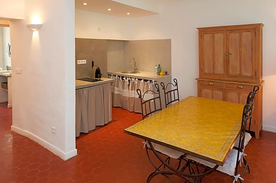 La Grande Maison De Nans