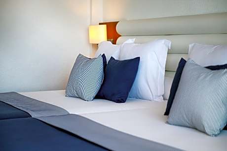 Superior Double Room with Pool and Sea View (3 Adults + 1 Child)