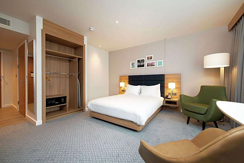 Photo 1 of 4 of 1 Queen Bed, Accessible