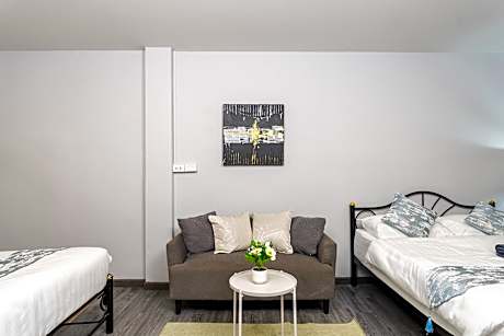 Deluxe Twin Room Type A