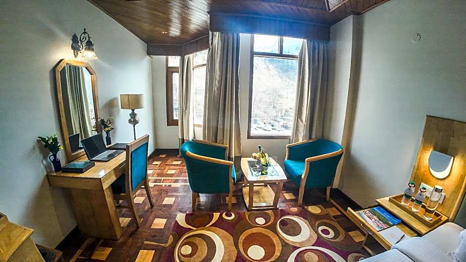 Bravia Hotel Manali Inn