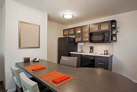 1 Bedroom 1 King Hearing Accessible Non-Smoking