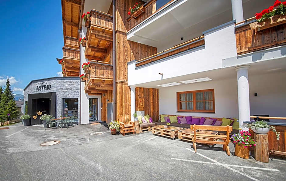 Hotel Astrid mit Panoramapool & inklusive JokerCard