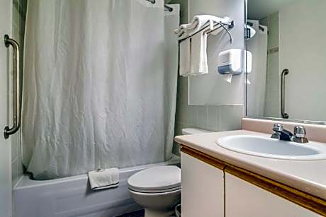 Deluxe Quadruple Room - Non-Smoking