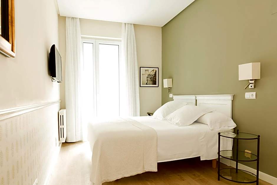 Photo 1 of 17 of 1 Double Bed or 2 Beds