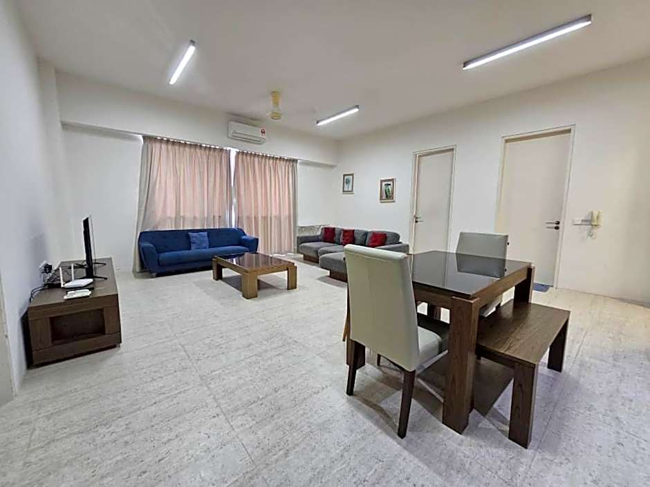 By The Sea Partial Seaview n Mountain View 383