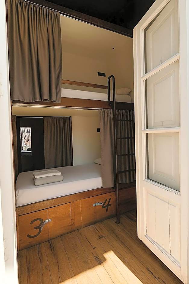 Black Swan Hostel Sevilla