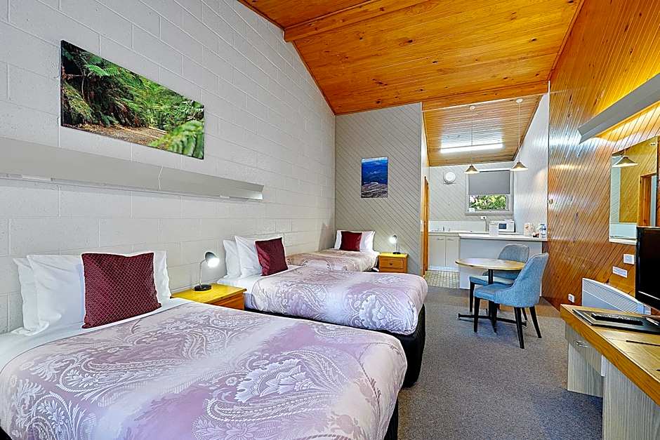 Photo 1 of 9 of 3 Single Beds